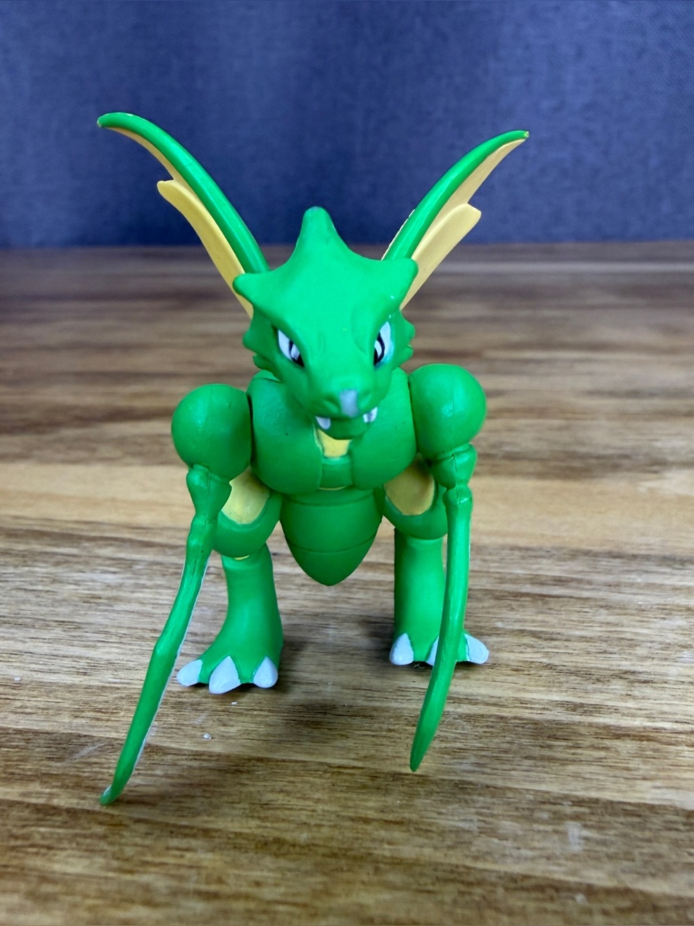 Pokemon Scythe Mantis Mini Figure TOMY Toy Action Figure